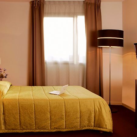 Appart'Hotel Vacanceole Paris Quai De Marne - Ex Adagio Ножан-сюр-Марн Номер фото